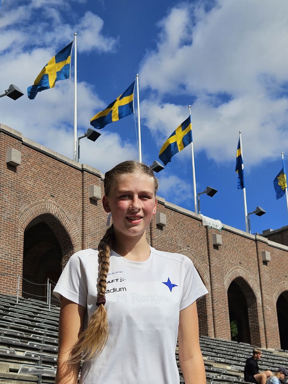 Matilda älskar att tävla – här är hon redo för nya utmaningar på Stockholms stadion.