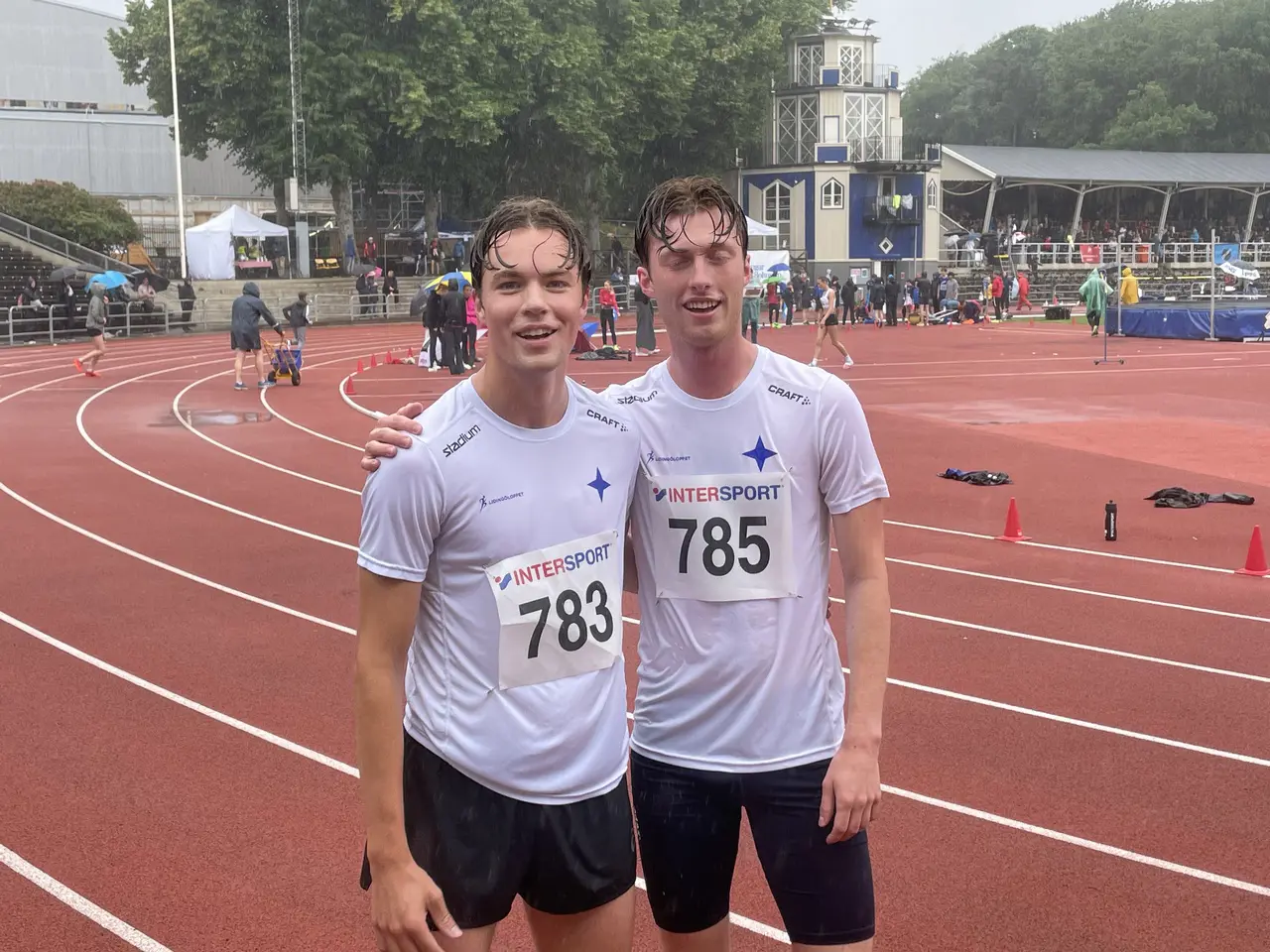1500m-segraren Jacob Klinth och sjuan Julius Mördrup. Foto: Staffan Östlund