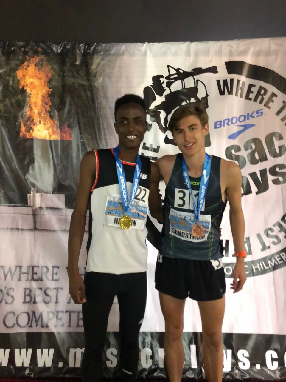 Suldan Hassan (13:31) och Simon Sundström (14:00) i USA på långfredagskvällen