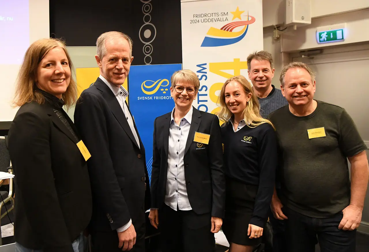 IFK Lidingö-representanterna på Förbundsårsmötet – Lena Björk, Toralf Nilsson, Karin Movin, Freja Avebäck. Staffan Movin och Janne Åkerblom. Foto: DECA Text & Bild