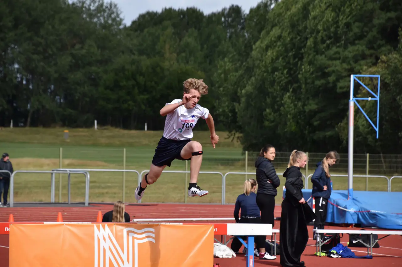 Leo flög fram mot silver i ungdoms-SM. Foto: Serena Nobili