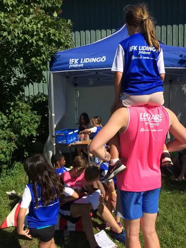 Fullt fart på Vallen veckan innan midsommar