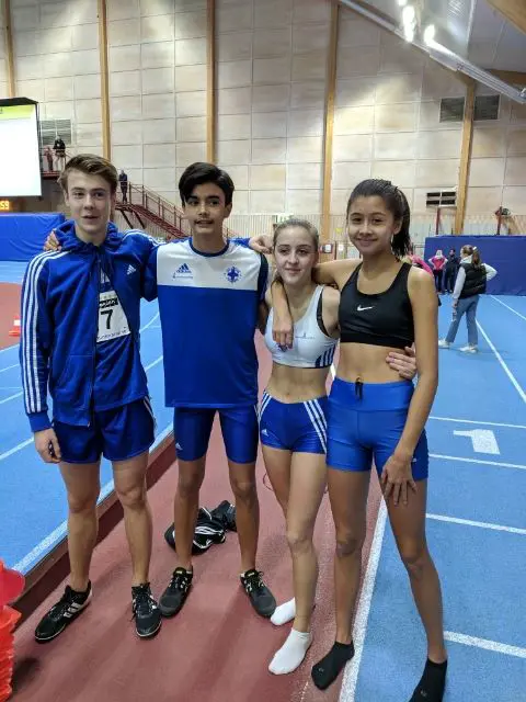 Edvin, Oliver, Tyra och Edda var tvåa i Lilla Globengalans 4x200m-stafett.