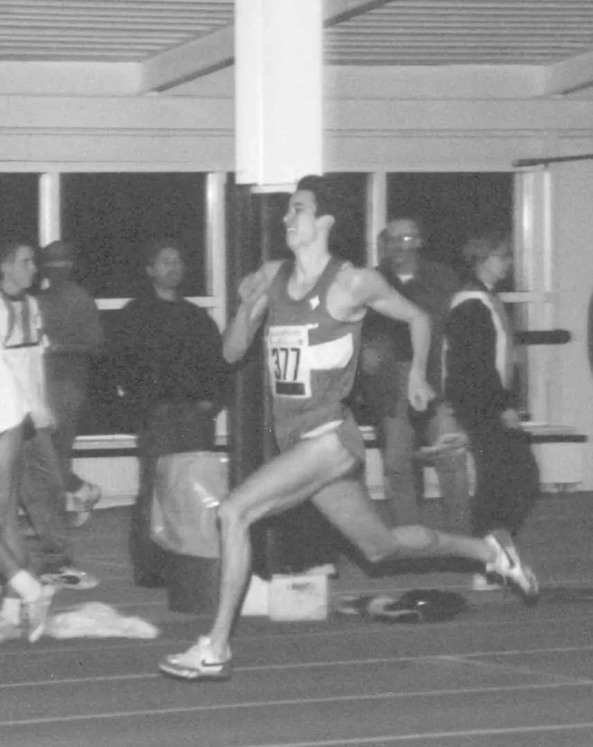 Från supersnabb på sprint till jättesnabb på 10 km landsväg. Dubbelt så gammal är Martin Theander nu en bra 10 km-löpare. Foto ur IFKs arkiv, här från en tävling på Bosön.