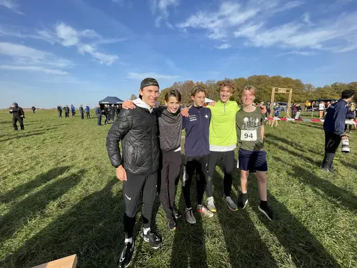 Prisutdelare Andreas Almgren, Luca, Emil, Leonardo och Samuel Foto: Daniel Nilsson