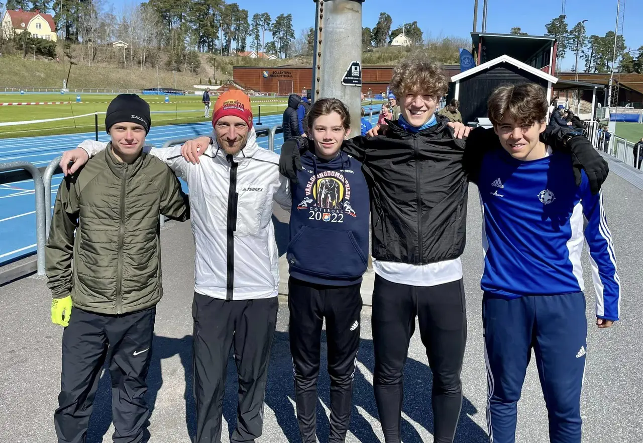 Seniorlaget bestod av ungdomar och en veteran (Nicklas Östlund, Fredrik Gustafsson, Emil Corlevi, Leonardo Garavini och Ruben Hart). Foto Staffan Östlund