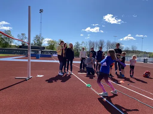 70 barn kom och tävlade i lag i Kids Athletics, samt ett kämpigt 1200m terränglopp