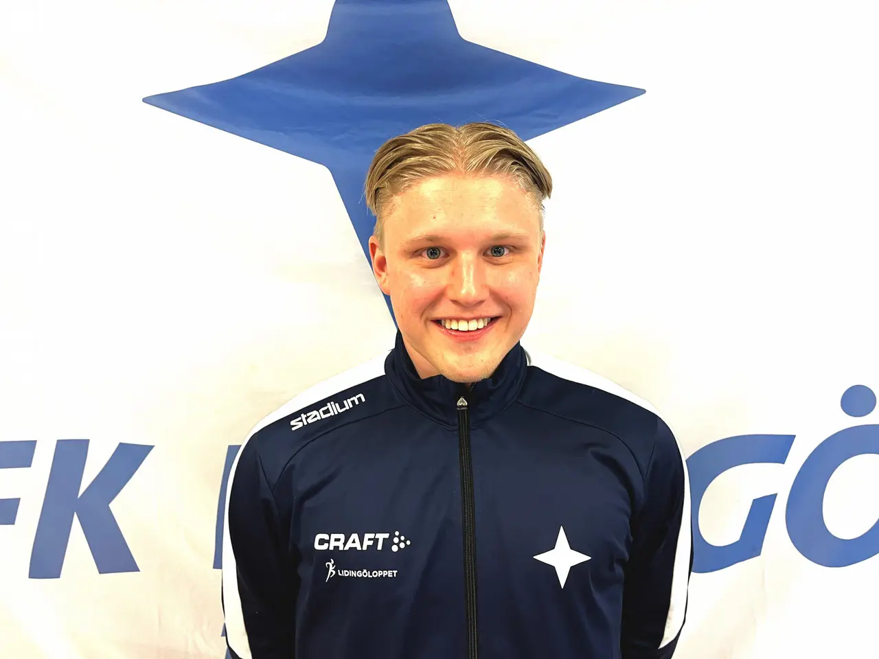 Simon Martinsson fyllde nyss 23 år. Nu har han siktet inställt på ett eller ett par bra 400m-lopp i helgens inne-SM. Foto: Janne Åkerblom