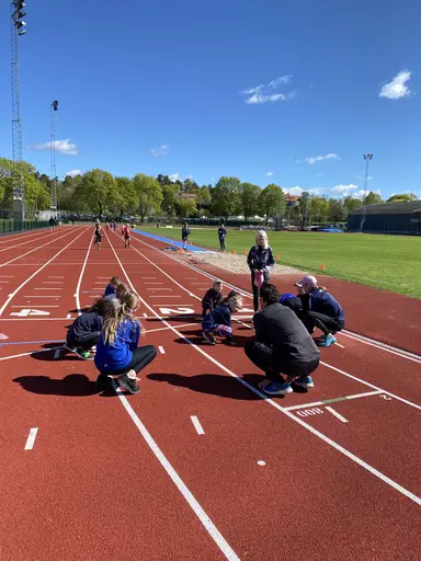 70 barn kom och tävlade i lag i Kids Athletics, samt ett kämpigt 1200m terränglopp