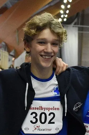 Anton med silvret, Tyra i fin löparstil anno 2017 och en glad Leonardo från 2020