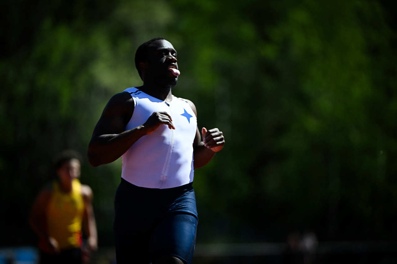 Desmond Rogo årsbästade på både 100m oh 200m i Bauhausgalan Youth and Masters. Foto fårn Lag-SM-kvalet: DECA