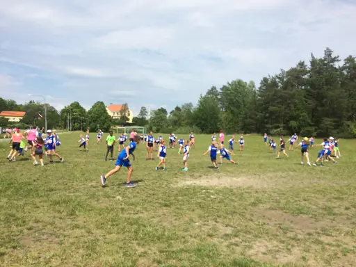 Fullt fart på Vallen veckan innan midsommar