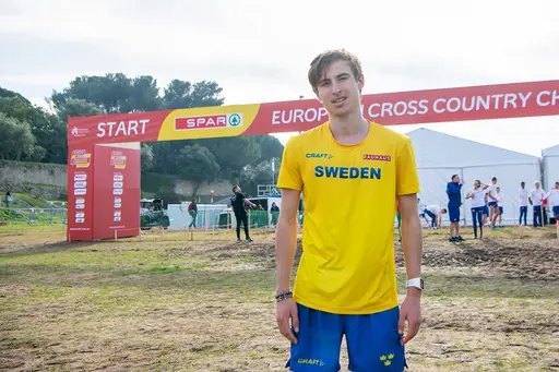 Simon Sundström är på plats och redo för morgondagens terräng-EM-bana. Foto: DECA Text & Bild