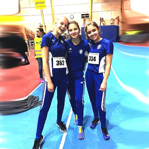 Tilda, Fanny och Nanna sprang 200m i F15. Bild Sara Wijkström