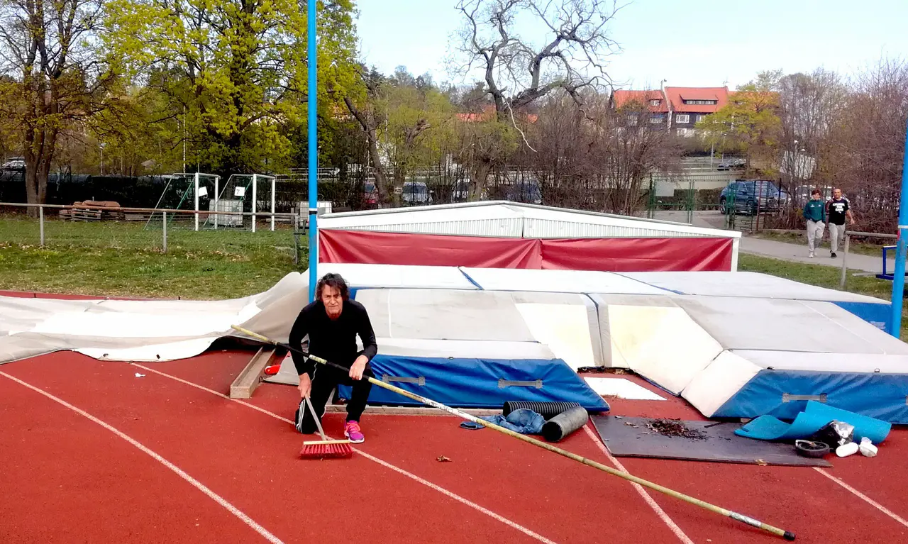 En storsatsande veteran i form av Inge Hermansson har i helgen vårstädat stavhoppet