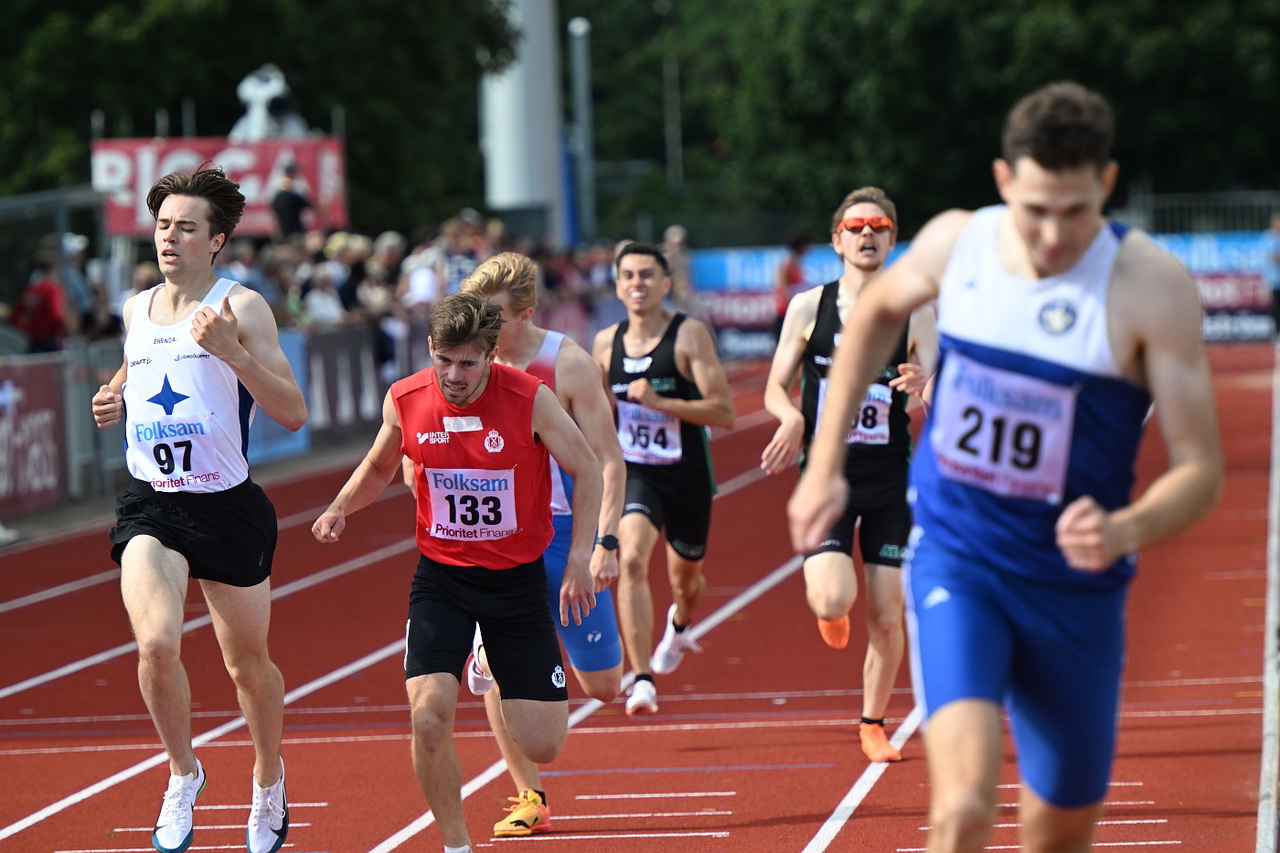 Jacob Klinth persade både på 800m i Varberg (bilden) och på 1500m i Göteborg. Folksam GP levererar. Det gör Jacob med! Foto: DECA