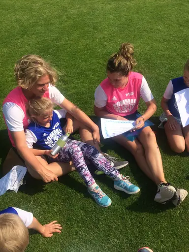 Fullt fart på Vallen veckan innan midsommar