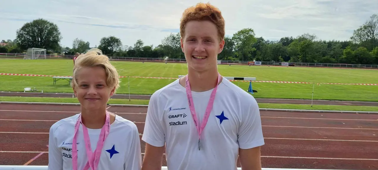 Jeppe Karlsson och Anton Hellstrand Helleberg sprang, hoppade och kastade till sig tre medaljer på Ölandsspelen. Foto: Lotta Hellstrand