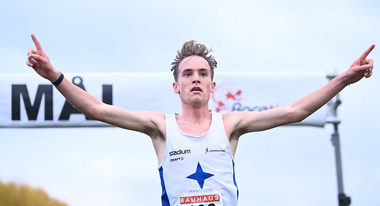 Sebbe Lörstads första senior-SM-guld i terräng. Foto: DECA