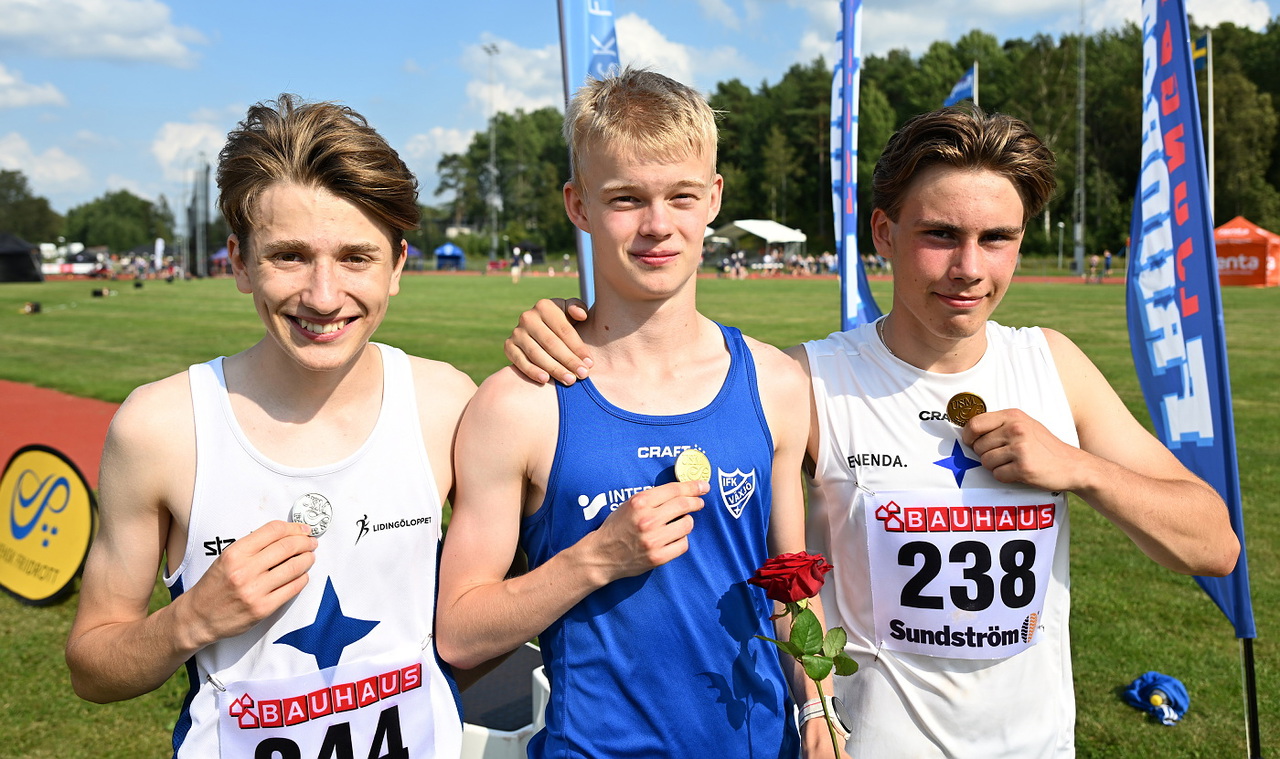 Silver till Luca, guld till Växjös Joar och brons till Oskar. Foto: DECA