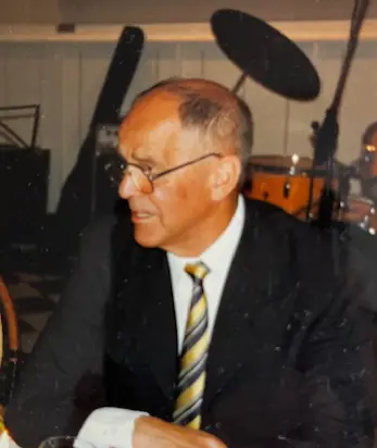 Ralf Blomgren, här fångad av kameran i IBM:s ”klubblokal” där det var musikinstrument längs väggarna. Foto: Privat