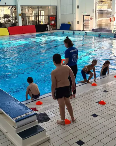 Koner placeras ut med minst 1 meters mellanrum