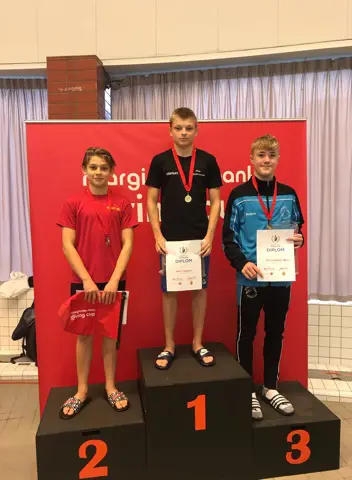 Axel silvermedaljör pojkar b höga hopp