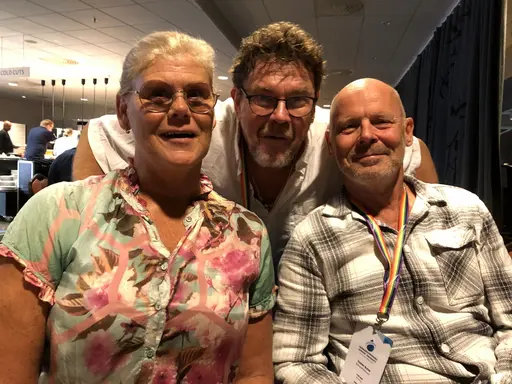 Tommy med kollegor och Amanda som lyssnar på Michelle Coleman