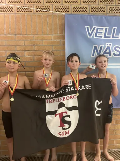 Glada Silvergrabbar efter 4x50m Medley😎