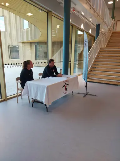 Simskoleansvarig Amanda och Chefstränare Tommy