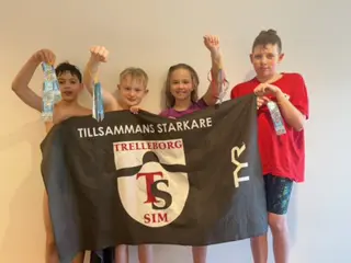 Nöjda TS simmare med nya personbästanoterinar.