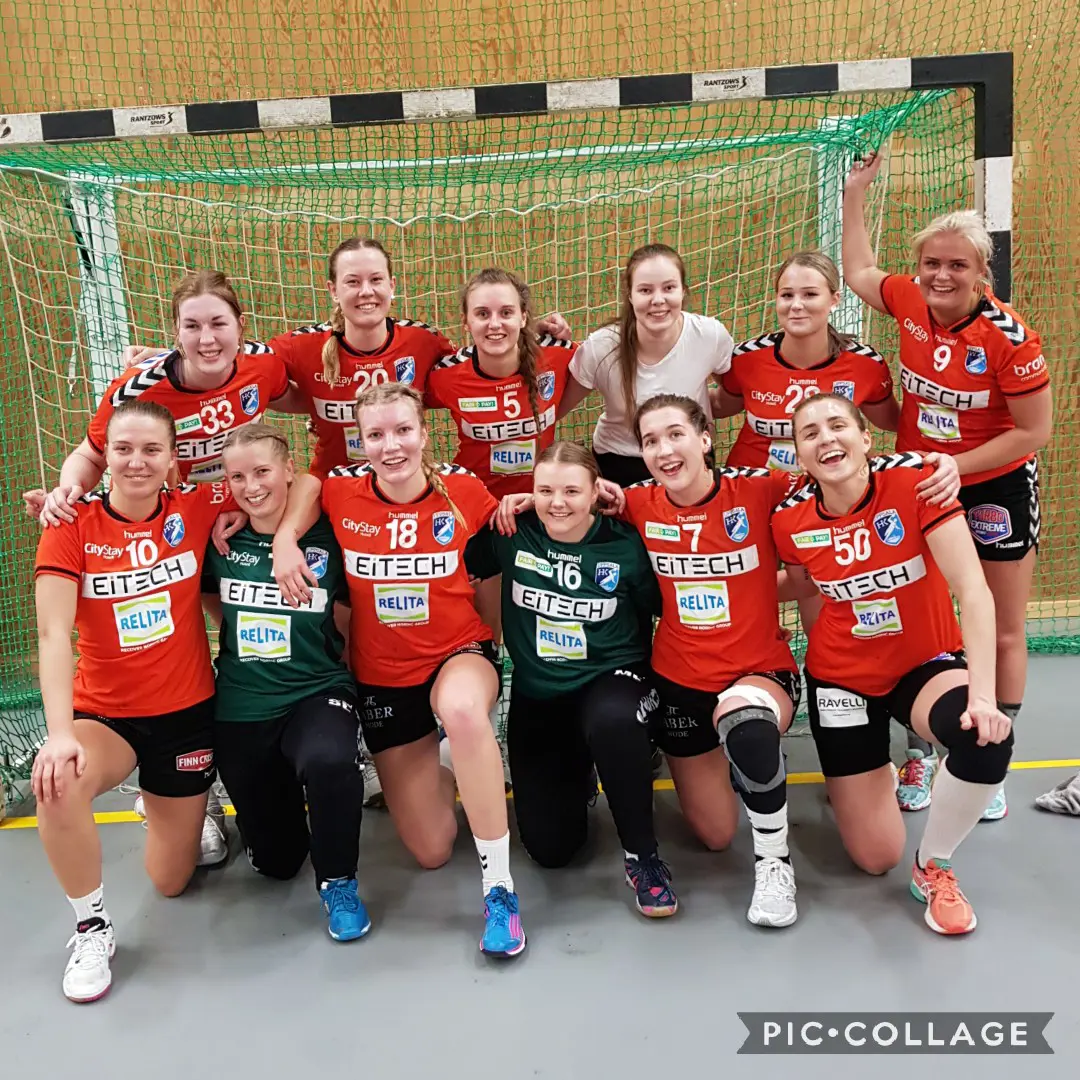 Glada spelare efter 38-20 (19-10) borta mot Ceres i sista seriematchen.