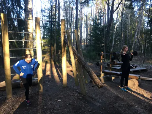 Utomhusfys i Sunnerstagropen och Stadsskogen.