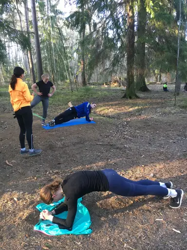 Utomhusfys i Sunnerstagropen och Stadsskogen.
