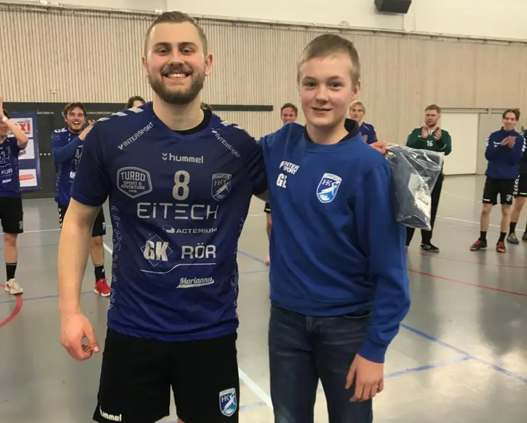 Jonathan Bogren blev matchens lirare i Uppsala. Priset delades ut av P09:s Göthe Eidhagen.