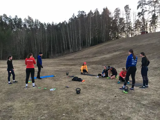 Utomhusfys i Sunnerstagropen och Stadsskogen.