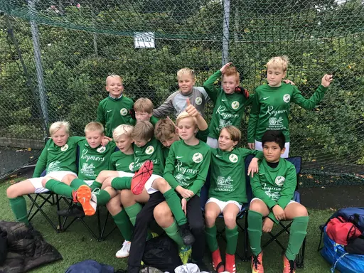 Avbytarbänken kom till stor nytta denna söndag (foton av Micke Hulthen och Anders Tärnell)