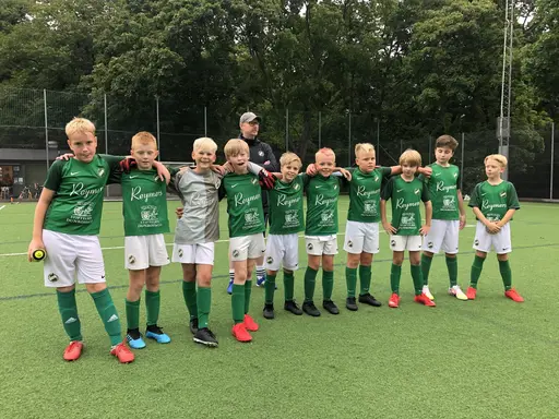 Uppvärmning innan match samt lagfoto (foto: Anders Tärnell)