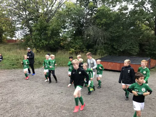 Avbytarbänken kom till stor nytta denna söndag (foton av Micke Hulthen och Anders Tärnell)