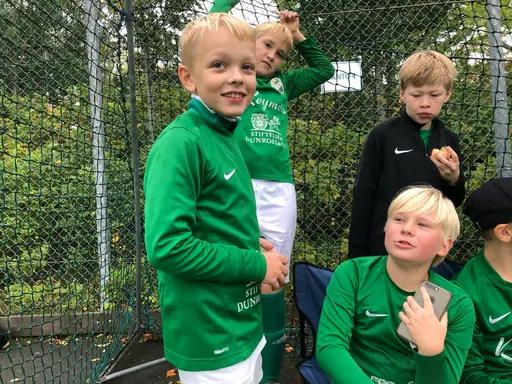 Avbytarbänken kom till stor nytta denna söndag (foton av Micke Hulthen och Anders Tärnell)