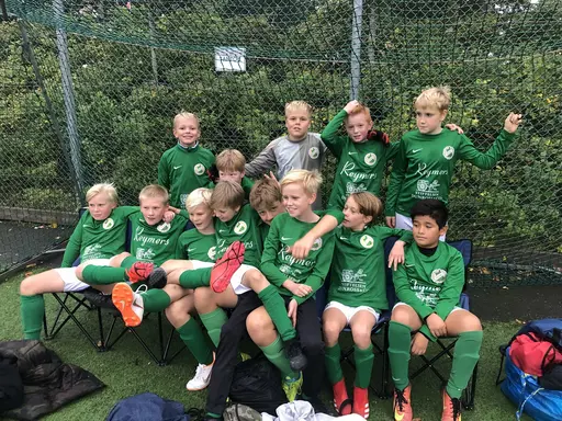 Avbytarbänken kom till stor nytta denna söndag (foton av Micke Hulthen och Anders Tärnell)