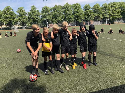 Glad Midsommar önskas alla i FC Bellevue familjen!