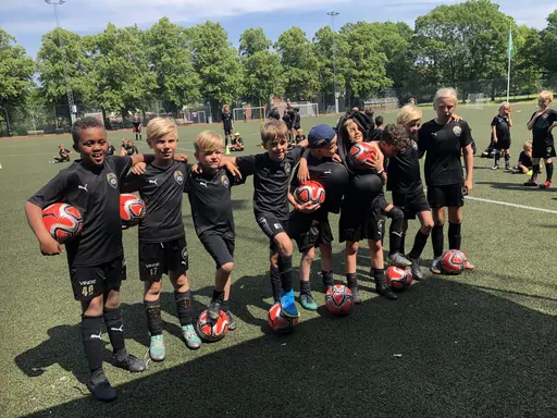 Glad Midsommar önskas alla i FC Bellevue familjen!