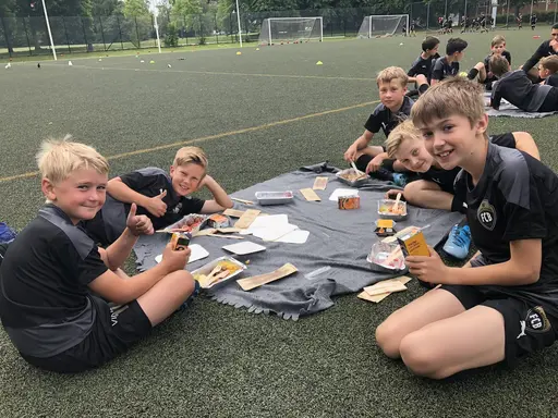 Bilder från succé campet i juni - Magiskt kul och supergoda luncher ☀️😃⛱⚽️