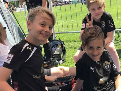 FCBs P07 talanger njuter av soliga fotbollsdagar i Halör Cup