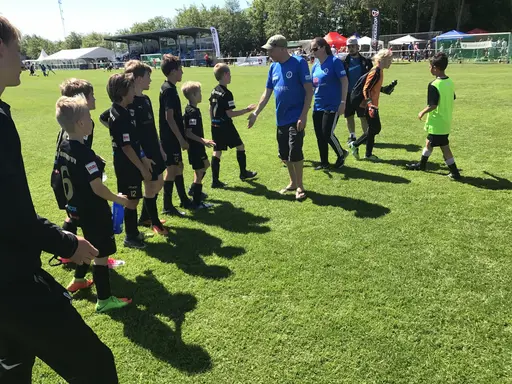 FCBs P07 talanger njuter av soliga fotbollsdagar i Halör Cup