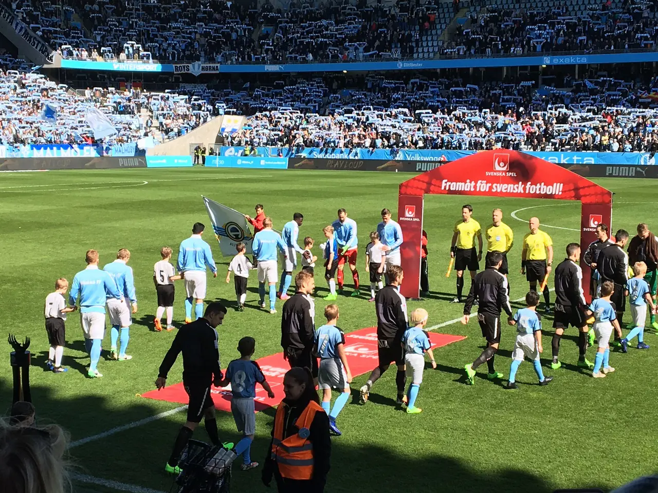 P08 marscherade in på Swedbank Stadion på 1 maj