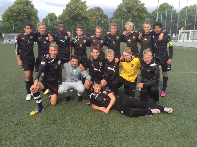 FCB P16: Övre raden fr vänster Alex, August, Mohammed, Luka, Linus, Fredrik, Anton, Kornelis, Abdoul Nedre raden från vä Daniel, Osama, Andreas, Temba, Albin, Oliver Liggande Ragit Saknas Yousef