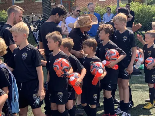 Glad Midsommar önskas alla i FC Bellevue familjen!