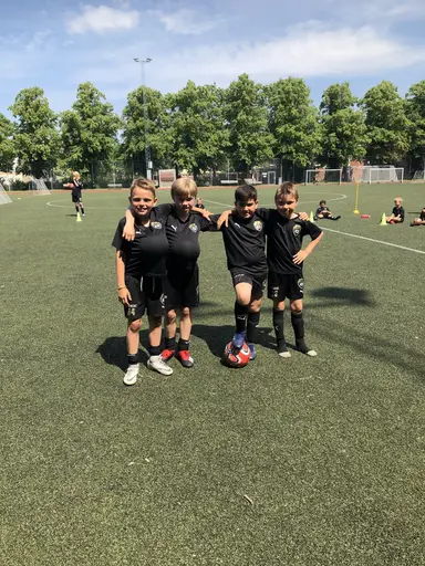 Glad Midsommar önskas alla i FC Bellevue familjen!